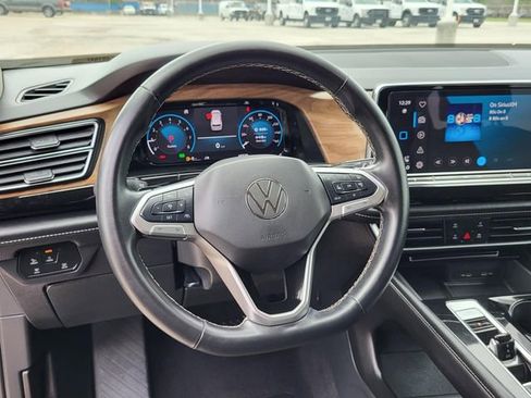 Used 2024 Volkswagen Atlas SE AWD/4WD image 4