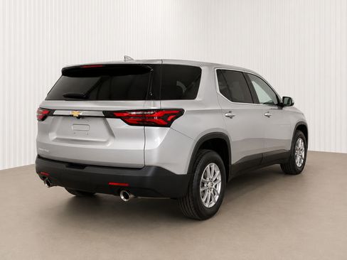 Used 2023 Chevrolet Traverse LS w/ Safety Package FWD image 4