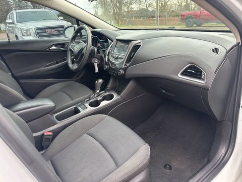 Used 2016 Chevrolet Cruze LT FWD image 21