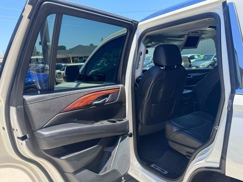 Used 2015 Cadillac Escalade Premium RWD image 44