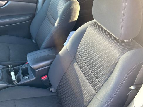 Used 2017 Nissan Rogue SV image 29