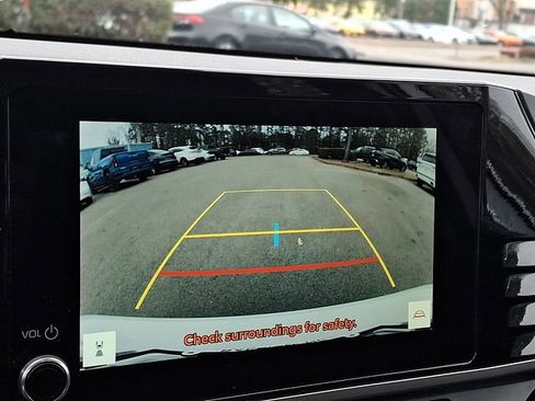 Used 2025 Toyota Camry LE image 19