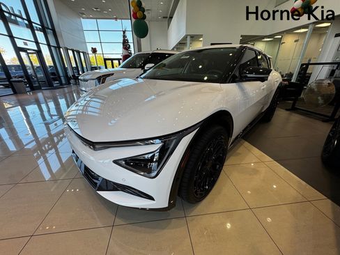 New 2025 Kia EV6 Wind image 7