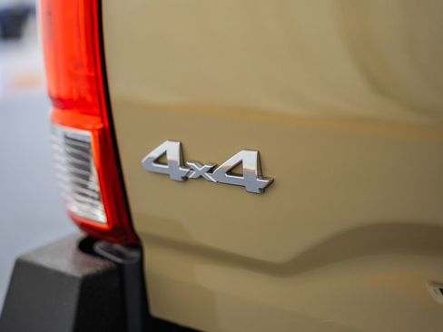 Used 2018 Toyota Tacoma SR5 AWD/4WD image 10
