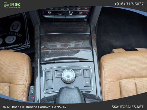 Used 2010 Mercedes-Benz E 550 Sedan image 24