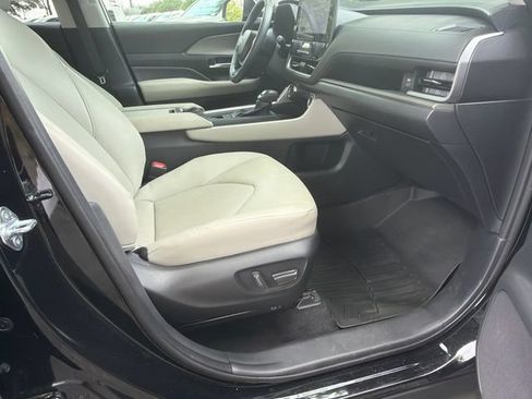 Used 2025 Toyota Grand Highlander FWD image 13