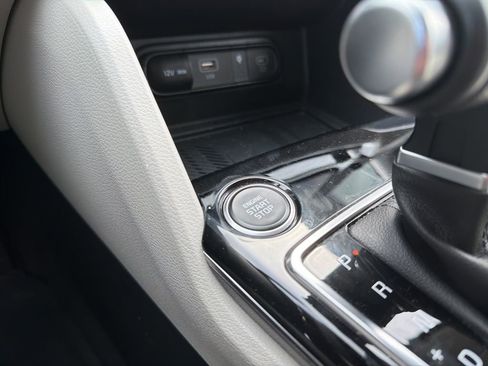 Certified 2025 Kia Sportage EX image 9