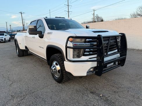 Used 2022 Chevrolet Silverado 3500 High Country w/ Technology Package image 9