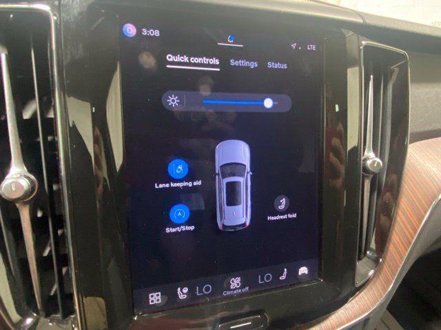 Certified 2023 Volvo XC60 B5 Plus AWD/4WD image 22