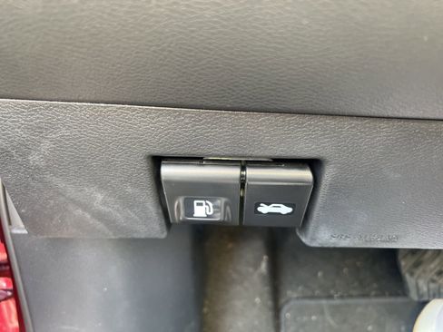 Used 2024 Nissan Versa SV w/ Trunk Package FWD image 17