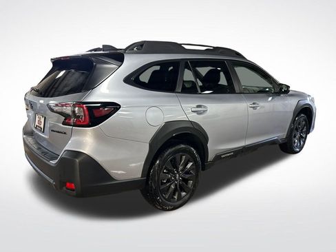 Used 2025 Subaru Outback Onyx Edition image 6
