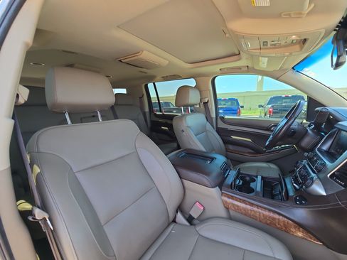 Used 2019 Chevrolet Suburban Premier RWD image 29