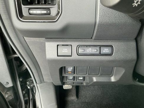 Used 2024 Nissan Frontier PRO-4X w/ Technology Package AWD/4WD image 22