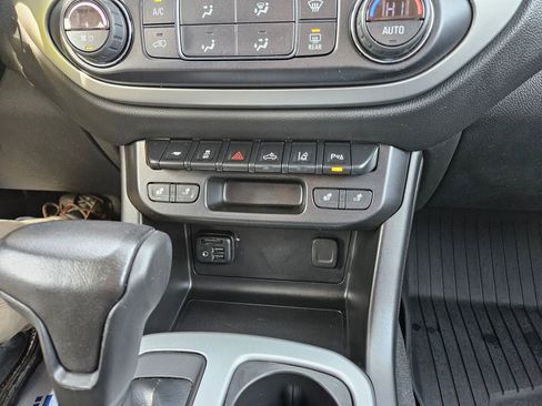 Used 2021 Chevrolet Colorado LT w/ Safety Package image 17