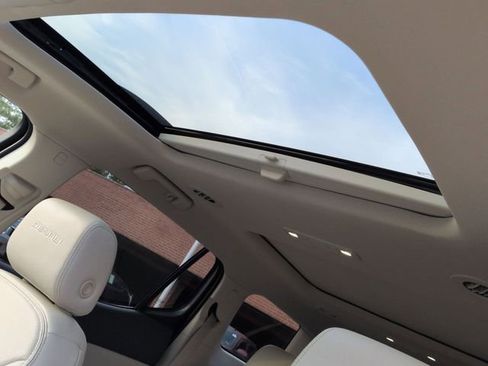 Used 2023 GMC Acadia Denali w/ Denali Technology Package image 14