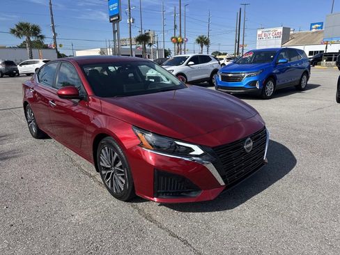 Used 2023 Nissan Altima 2.5 SV w/ SV Premium Package FWD image 1