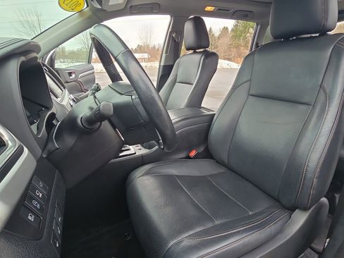 Certified 2019 Toyota Highlander Limited Platinum image 17