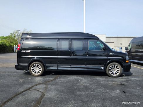 Used 2021 Chevrolet Express 3500 LS w/ Chrome Appearance Package RWD image 2