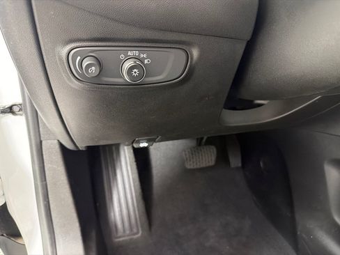 Used 2022 Chevrolet Equinox LS w/ LPO, Floor Liner Package AWD/4WD image 13