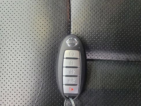 Used 2019 Nissan Rogue SL w/ Premium Package AWD/4WD image 32