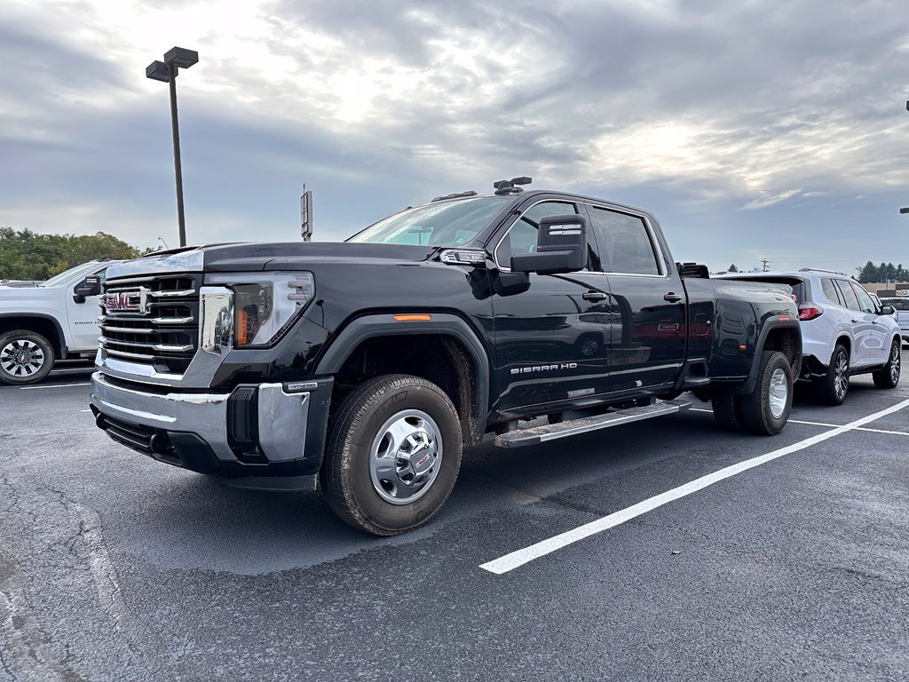Used 2026 GMC Sierra 3500 SLE w/ Preferred Package AWD/4WD image 2