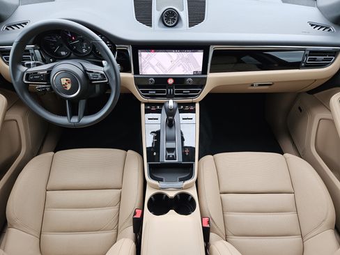 Certified 2025 Porsche Macan image 24