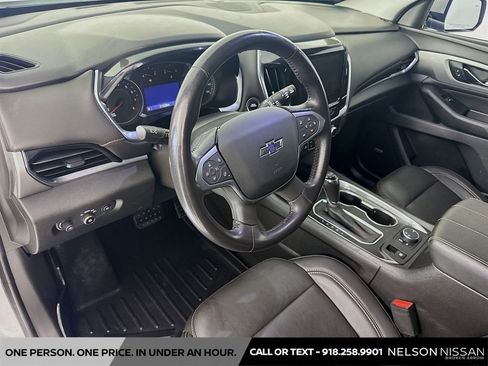 Used 2020 Chevrolet Traverse RS w/ LPO, Floor Liner Package FWD image 9