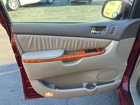 Used 2006 Toyota Sienna XLE Limited image 16