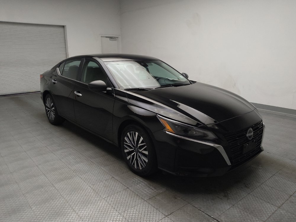 Used 2025 Nissan Altima 2.5 SV FWD image 13