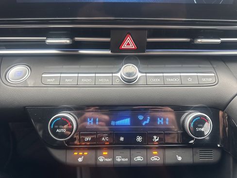 Used 2025 Hyundai Elantra SEL image 19