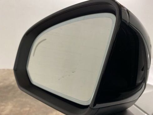 Used 2025 Volvo XC40 B5 Plus AWD/4WD image 94
