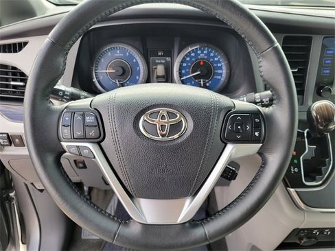 Used 2015 Toyota Sienna XLE image 18