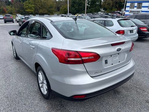 Used 2017 Ford Focus SE image 4