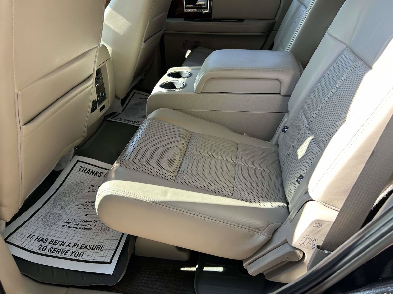 Used 2014 Lincoln Navigator 2WD image 16