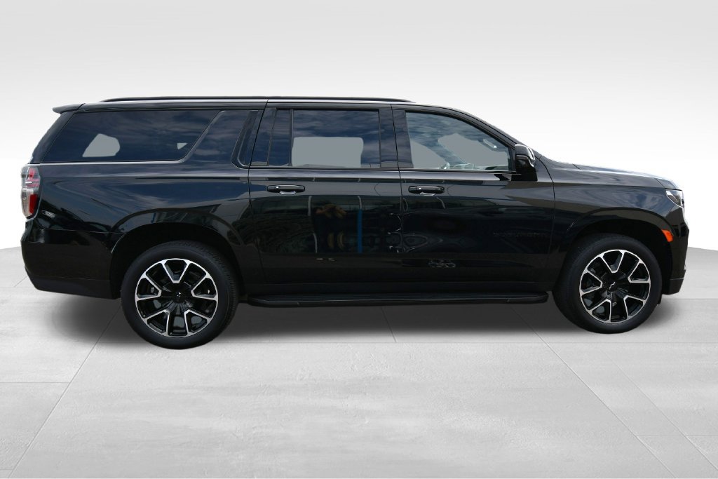 Used 2024 Chevrolet Suburban RST w/ Luxury Package AWD/4WD image 9