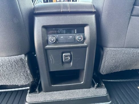 Used 2019 Chevrolet Traverse LT AWD/4WD image 30