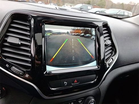 Used 2019 Jeep Cherokee Limited image 19