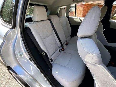 Used 2023 Toyota Corolla Cross L image 21