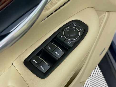 Used 2018 Cadillac XT5 Luxury w/ Driver Awareness Package AWD/4WD image 23