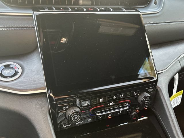 New 2025 Jeep Grand Cherokee Limited w/ Luxury Tech Group II AWD/4WD image 25