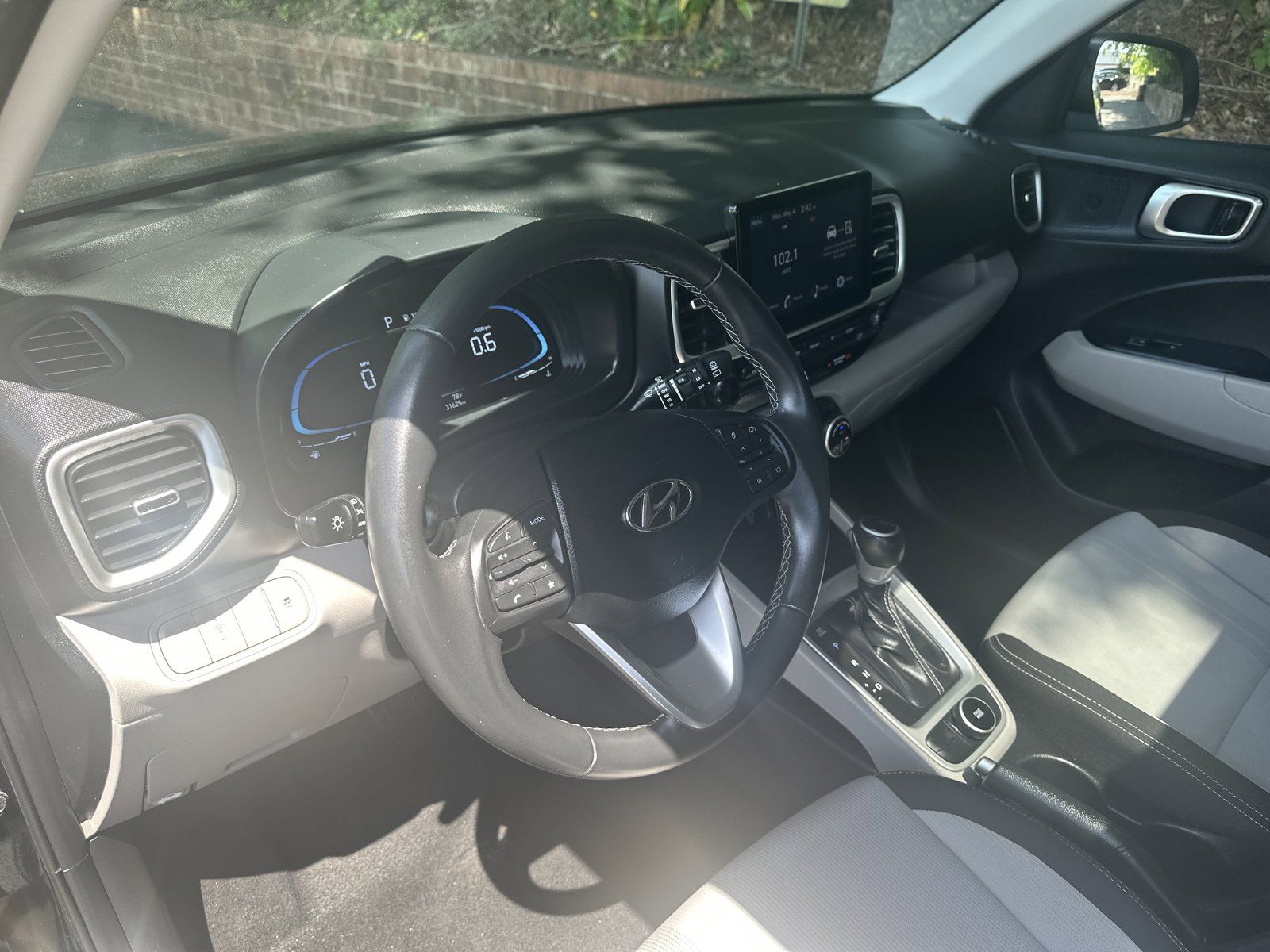 Used 2025 Hyundai Venue SEL FWD image 18