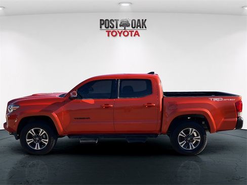 Used 2017 Toyota Tacoma TRD Sport w/ Tow Package image 4