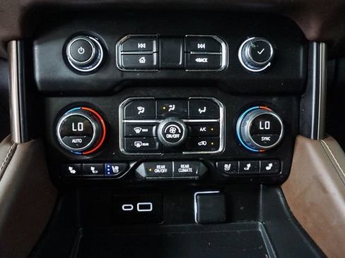 Used 2024 Chevrolet Tahoe High Country AWD/4WD image 21