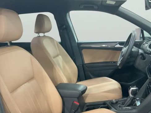 Used 2024 Volkswagen Tiguan SE AWD/4WD image 12