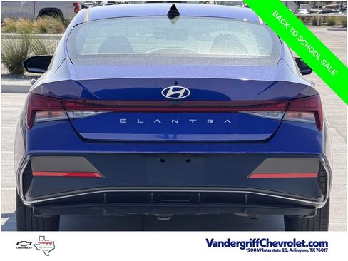 Used 2025 Hyundai Elantra SEL FWD image 5