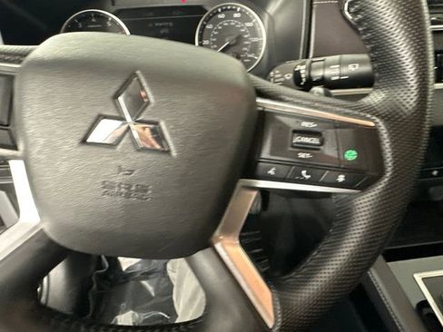 Used 2023 Mitsubishi Outlander SE AWD/4WD image 27