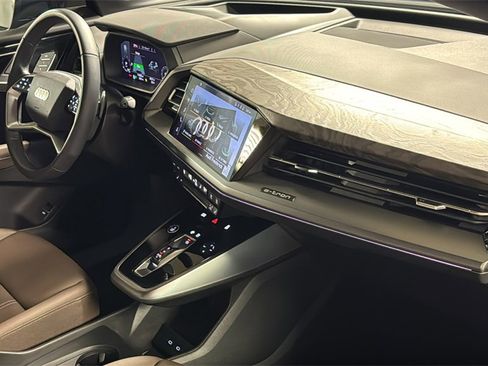 Used 2024 Audi Q4 e-tron Prestige image 10