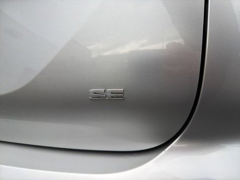 Used 2025 Mitsubishi Outlander SE image 9