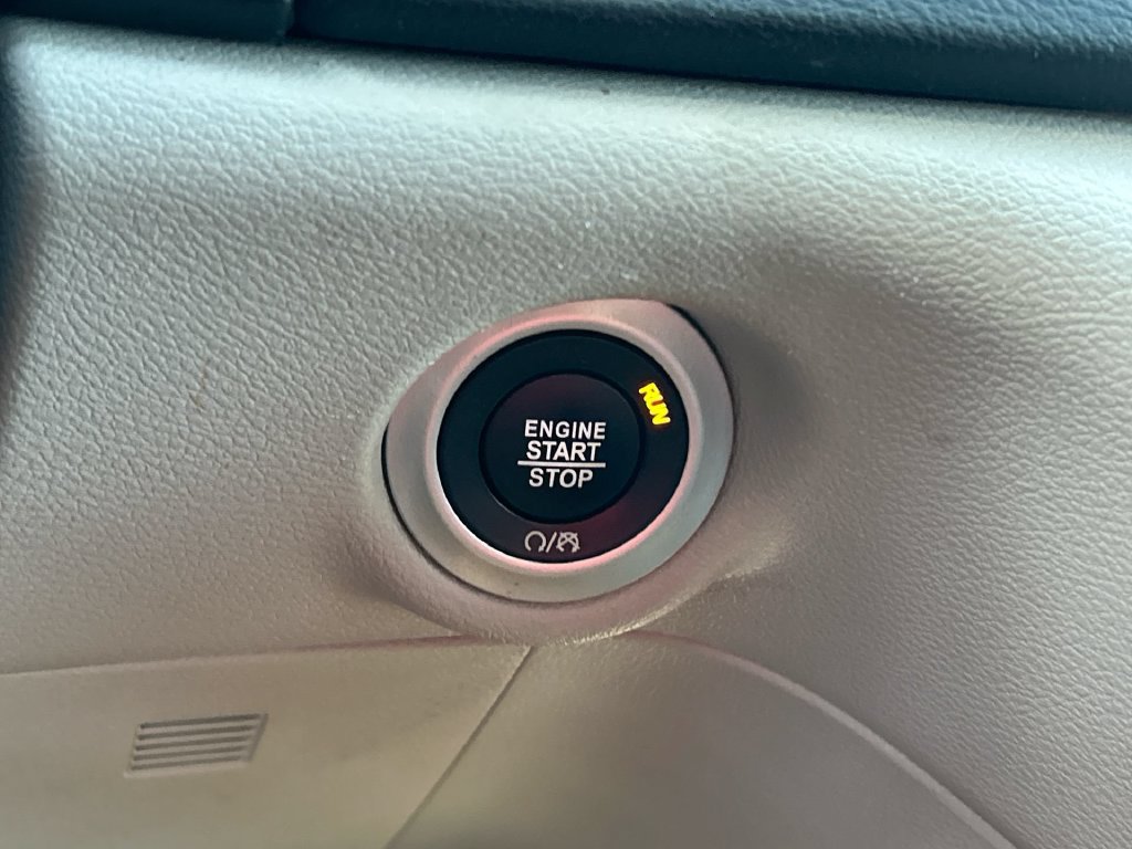 Used 2024 Chrysler Pacifica Touring-L FWD image 19