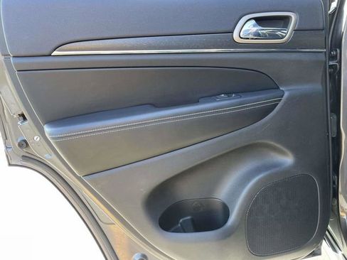 Used 2017 Jeep Grand Cherokee Limited AWD/4WD image 16